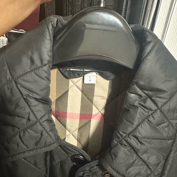 Burberry Black Quilted Puffer Jacket with Signature Check Lining - Picture 7 of 10